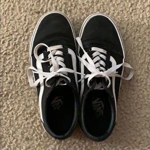 OLD SKOOL VANS black w/white stripe USED💕